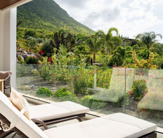 aquarev-plongee-sous-marine-voyage-sejour-caraibes-saint-eustache-hotel-golden-rock-dive-and-nature-resort-chambre-deluxe-rez-de-chaussee-vue-jardin