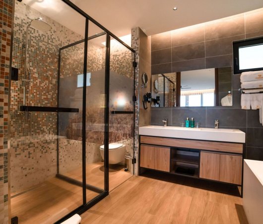 aquarev-plongee-sous-marine-voyage-sejour-caraibes-saint-eustache-hotel-golden-rock-dive-and-nature-resort-chambre-deluxe-vue-ocean-salle-de-bain