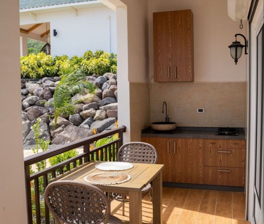 aquarev-plongee-sous-marine-voyage-sejour-caraibes-saint-eustache-hotel-golden-rock-dive-and-nature-resort-cottage-une-chambre-cuisine-exterieure