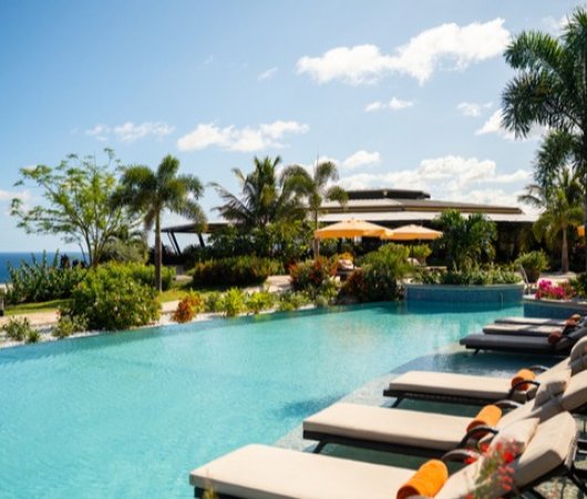 aquarev-plongee-sous-marine-voyage-sejour-caraibes-saint-eustache-hotel-golden-rock-dive-and-nature-resort-piscine-hummingbird-et-breeza-bar