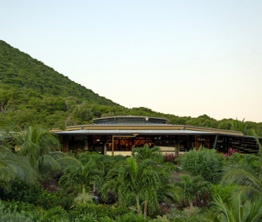 aquarev-plongee-sous-marine-voyage-sejour-caraibes-saint-eustache-hotel-golden-rock-dive-and-nature-resort-vue-exterieure-du-breeze-bar