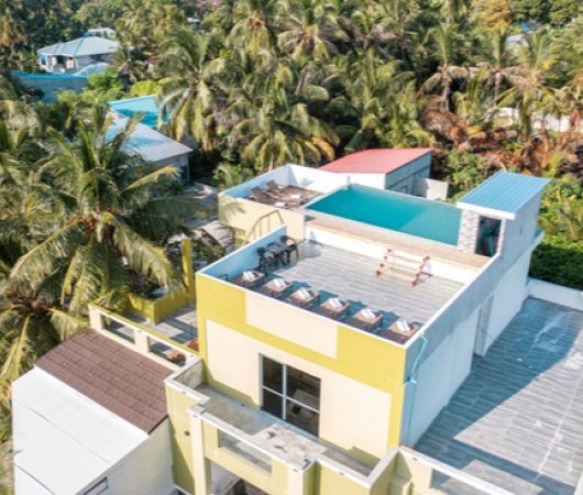 aquarev-plongee-sous-marine-voyage-sejour-maldives-fuvahmulah-the-shark-residence-vue-en-hauteur-du-batiment