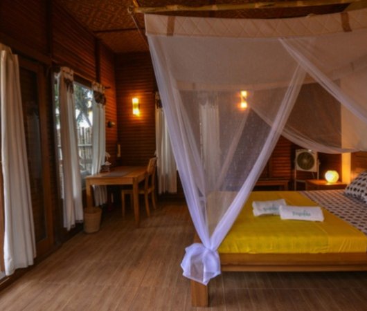 aquarev-voyage-plongee-sous-marine-sejour-indonesie-sulawesi-tompotika-lodge-standard-bungalow-grand-lit