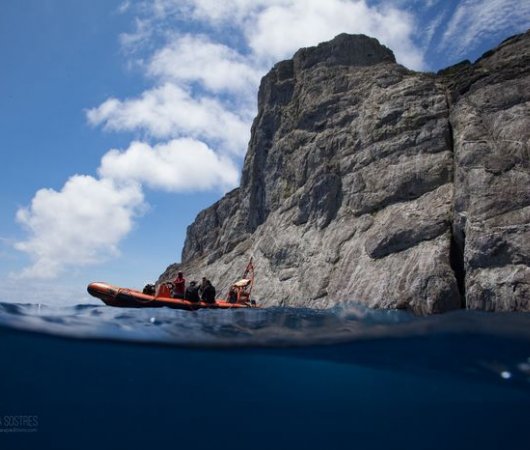 aquarev-voyageplongeesousmarine-colombie-croisieremalpelo-rocher