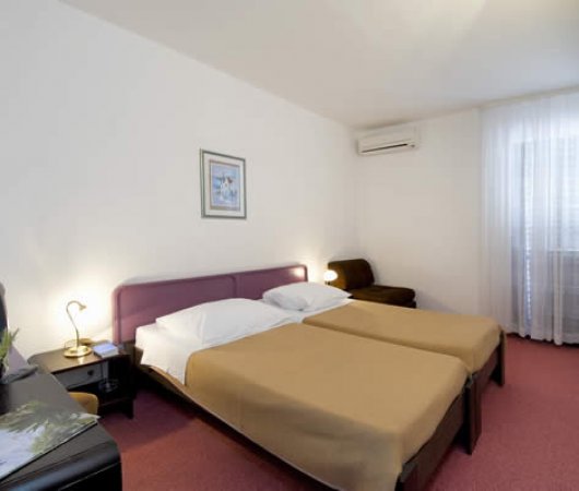 aquarev-voyageplongeesousmarine-sejour-croatie-iledevis-hotelbisevo-chambre