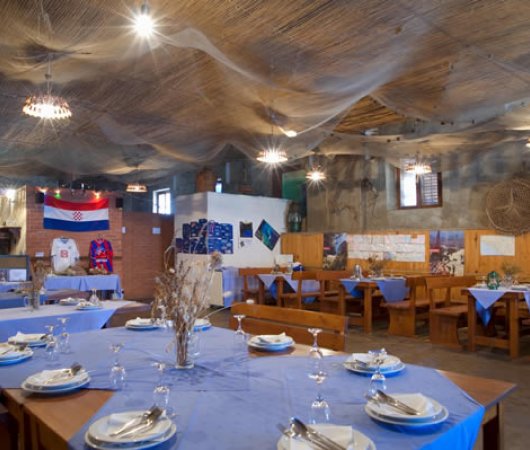 aquarev-voyageplongeesousmarine-sejour-croatie-iledevis-hotelbisevo-restaurant